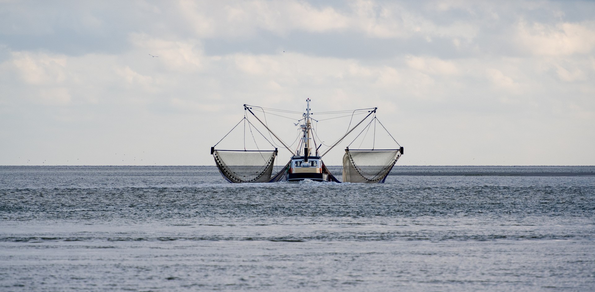 fishing-boat-ge15dc3a15_1920